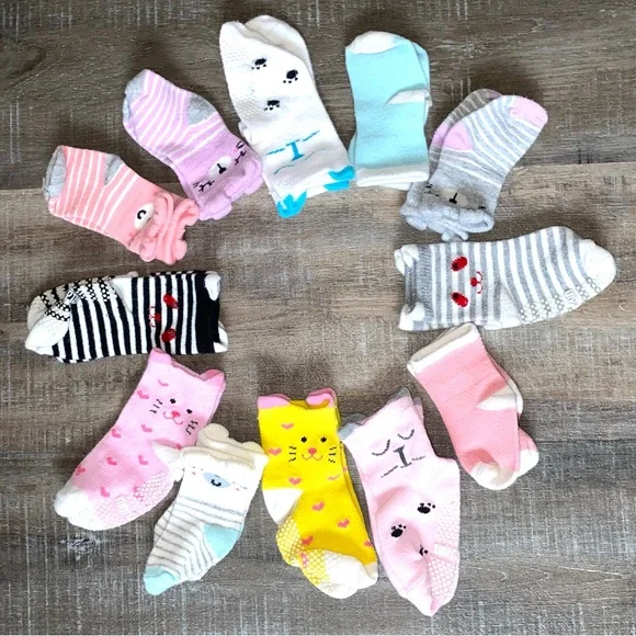 Lot of 12 Kitty & Miscellaneous Baby Socks - Picture 1 of 6